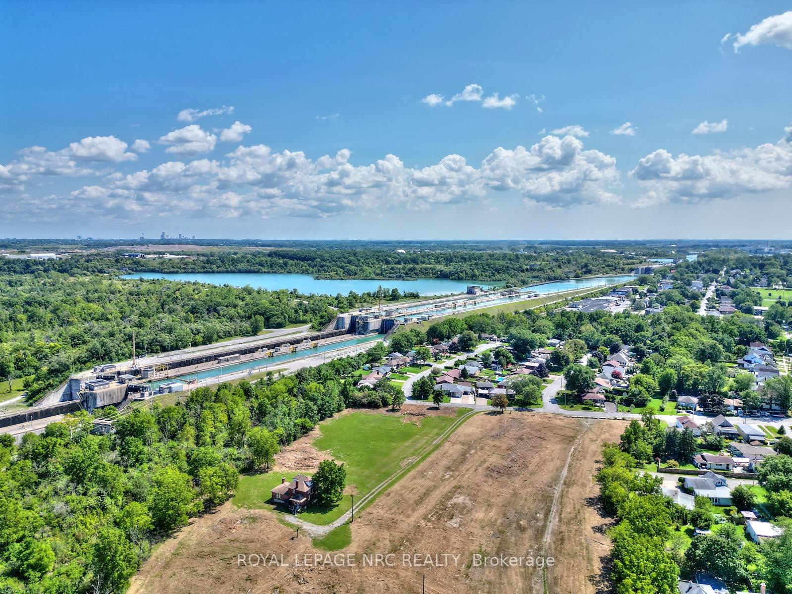 Photo 23 of 2 Fairburn Avenue, St. Catharines, Burleigh Hill — HOMEH