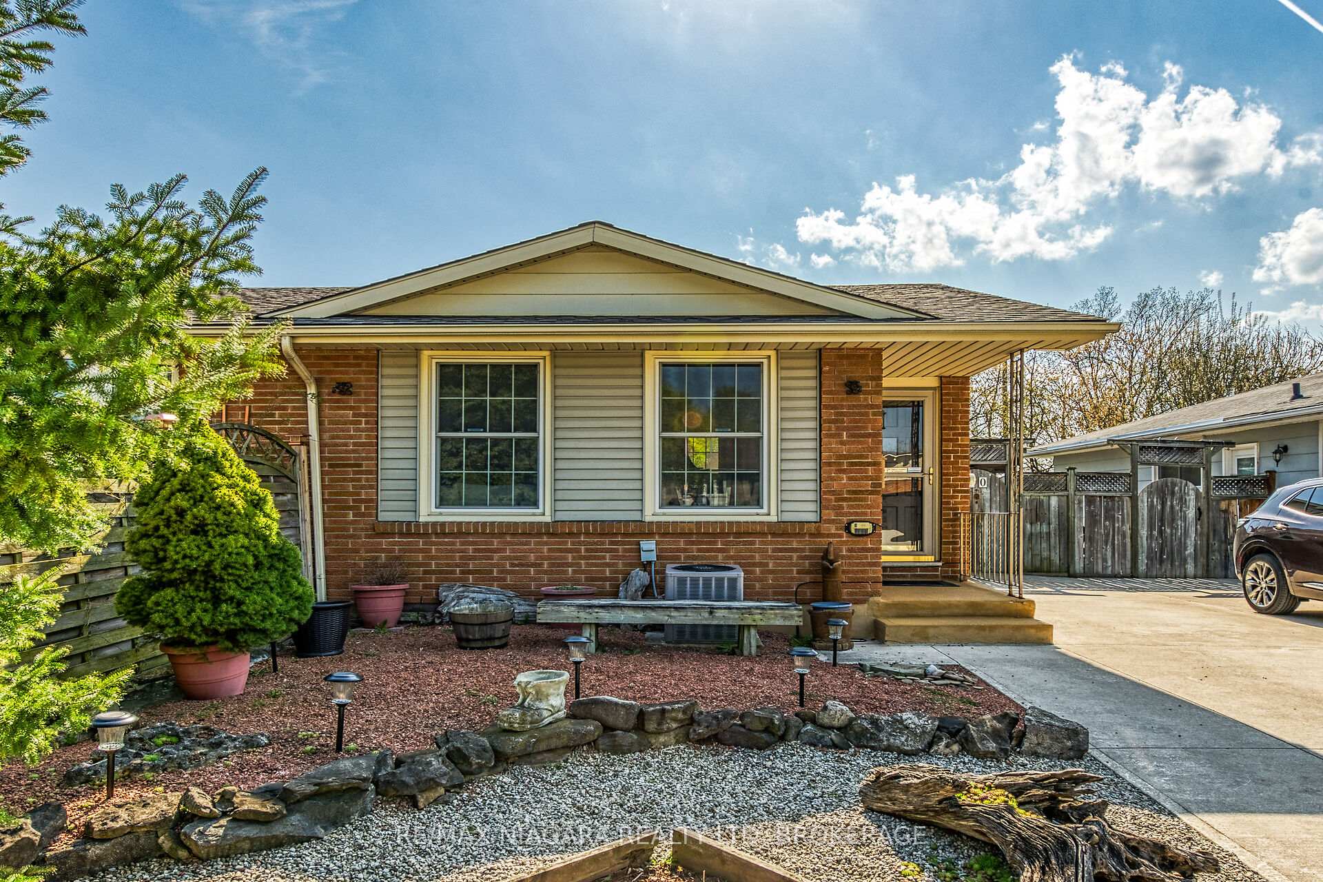 Photo 1 of 70 Loraine Drive, St. Catharines, Oakdale — HOMEH