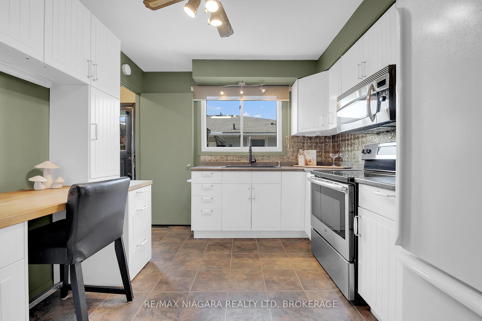 Photo 3 of 70 Loraine Drive, St. Catharines, Oakdale — HOMEH