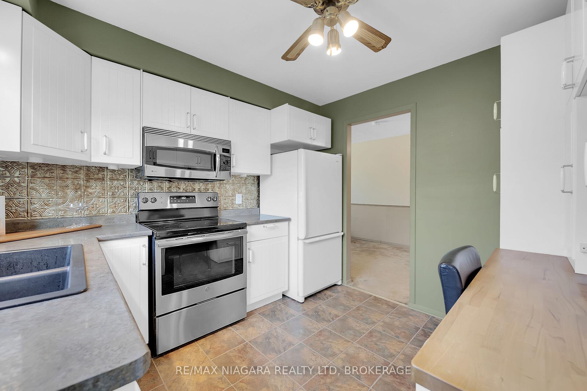 Photo 5 of 70 Loraine Drive, St. Catharines, Oakdale — HOMEH