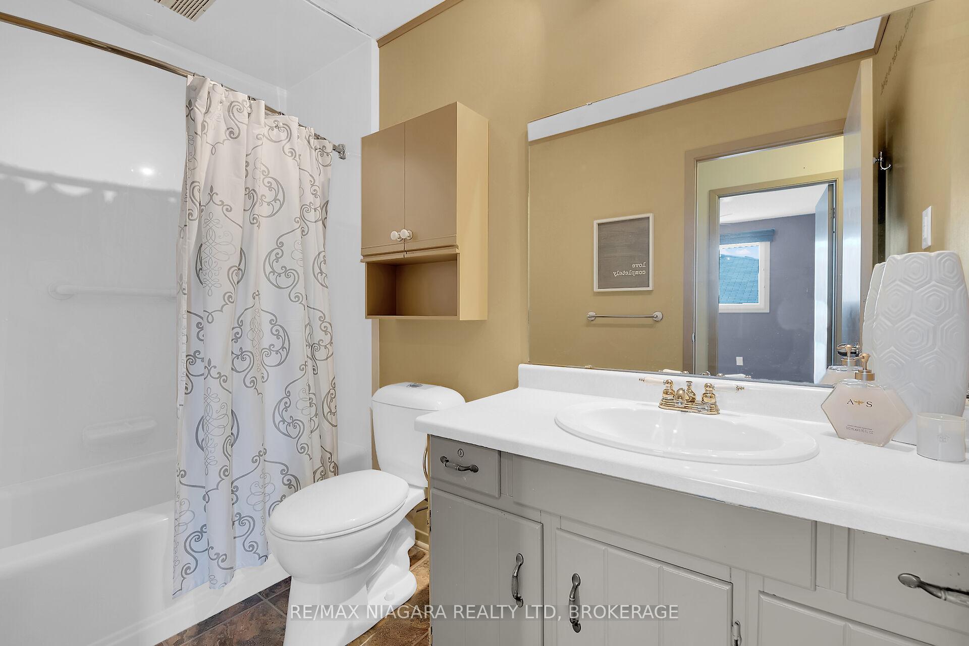 Photo 16 of 70 Loraine Drive, St. Catharines, Oakdale — HOMEH