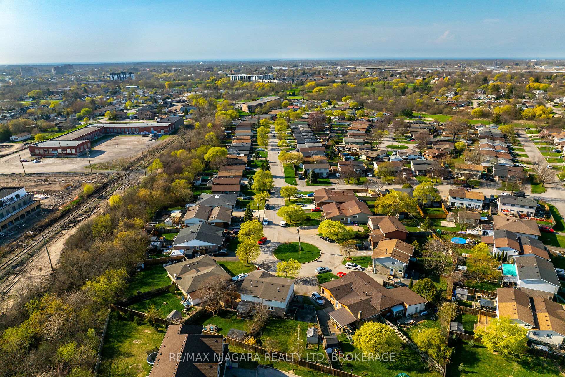 Photo 29 of 70 Loraine Drive, St. Catharines, Oakdale — HOMEH