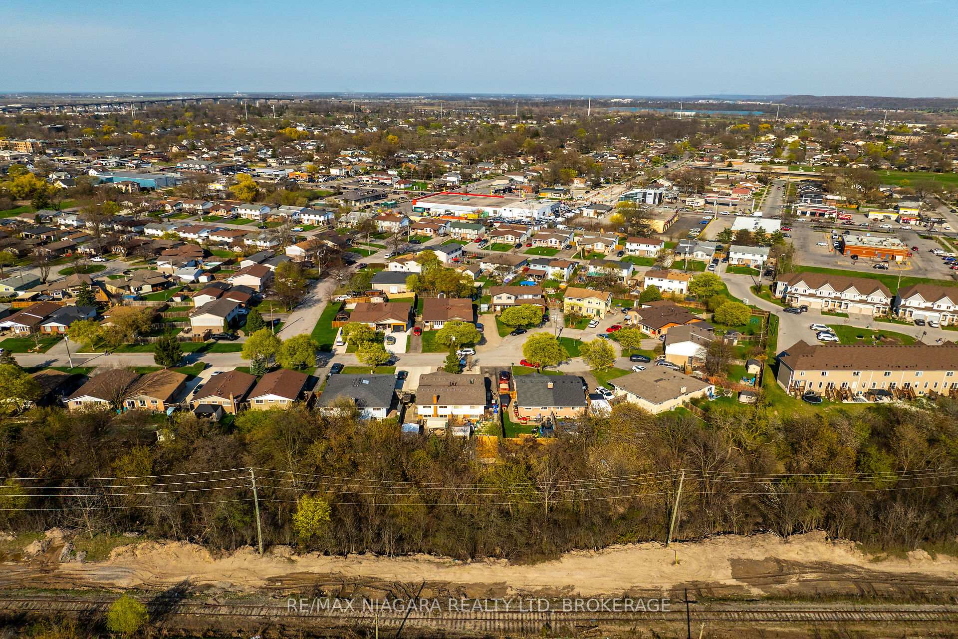 Photo 32 of 70 Loraine Drive, St. Catharines, Oakdale — HOMEH