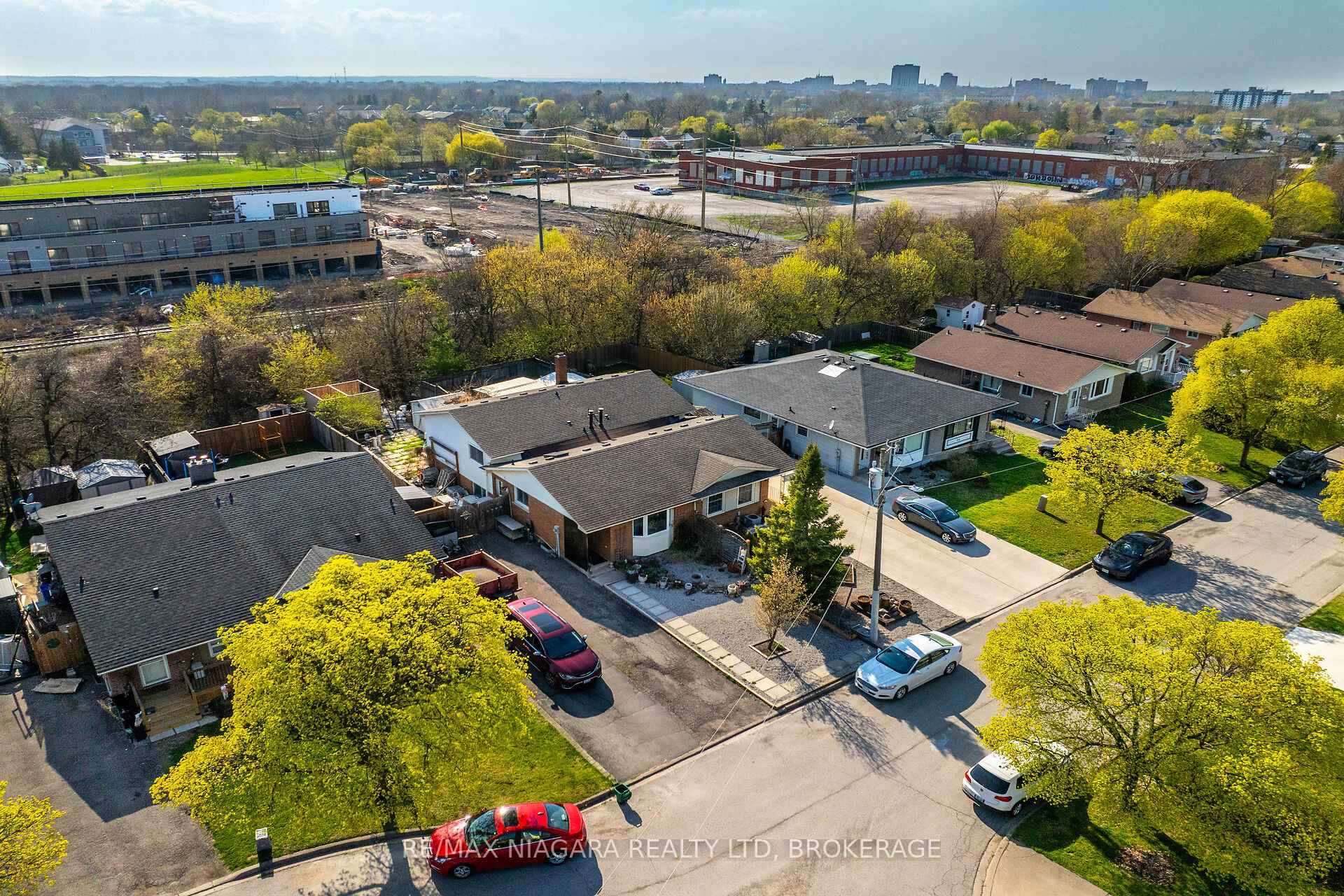 Photo 38 of 70 Loraine Drive, St. Catharines, Oakdale — HOMEH