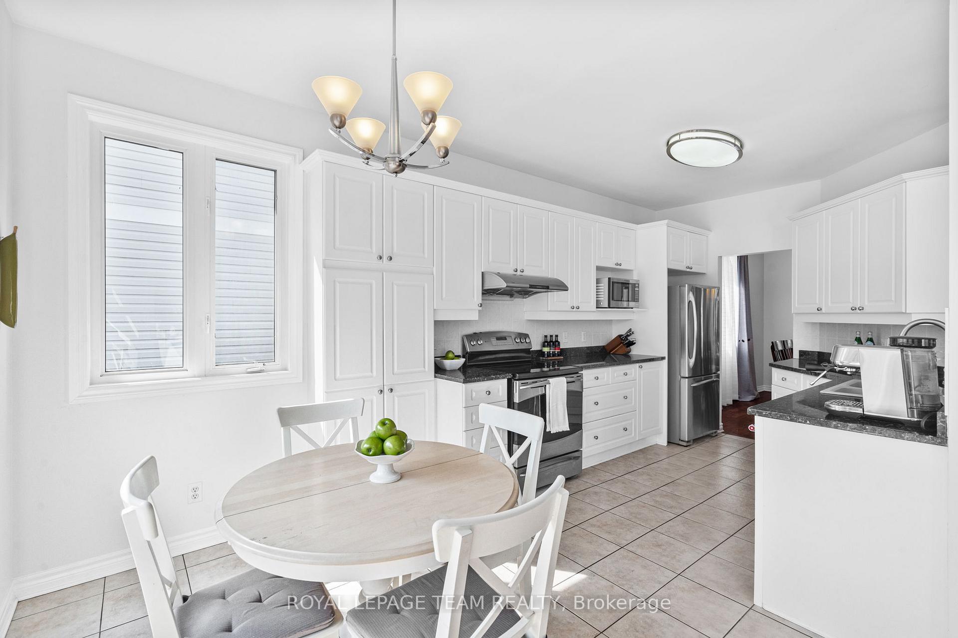 Photo 17 of 29 Shining Star Circle, Ottawa, Stittsville (South) — HOMEH