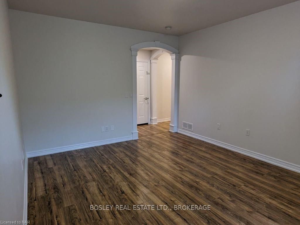 Photo 5 of 11 Matthews Court, St. Catharines, Rykert/Vansickle — HOMEH