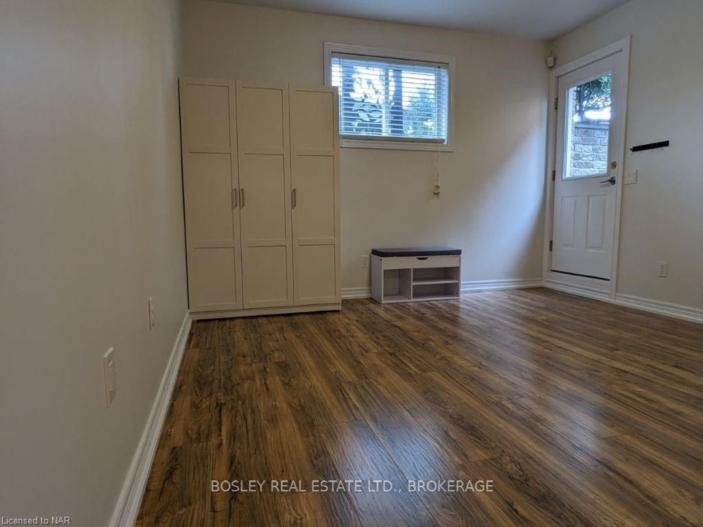 Photo 6 of 11 Matthews Court, St. Catharines, Rykert/Vansickle — HOMEH
