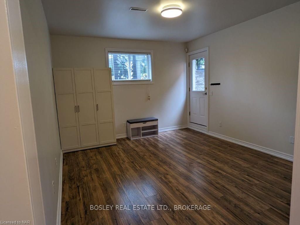 Photo 7 of 11 Matthews Court, St. Catharines, Rykert/Vansickle — HOMEH