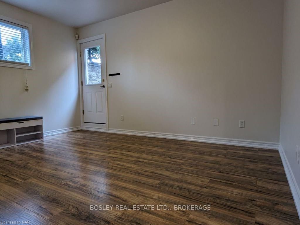 Photo 8 of 11 Matthews Court, St. Catharines, Rykert/Vansickle — HOMEH
