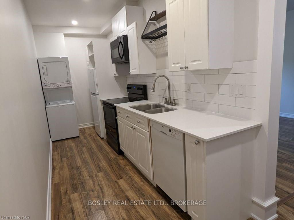 Photo 10 of 11 Matthews Court, St. Catharines, Rykert/Vansickle — HOMEH