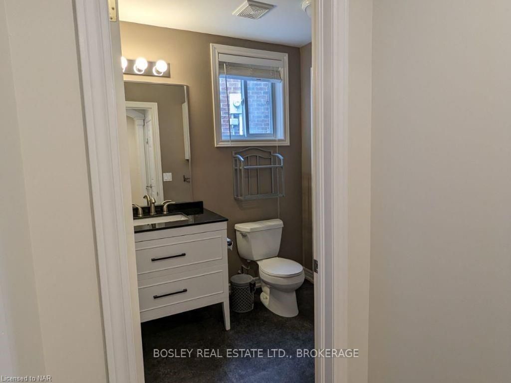 Photo 13 of 11 Matthews Court, St. Catharines, Rykert/Vansickle — HOMEH