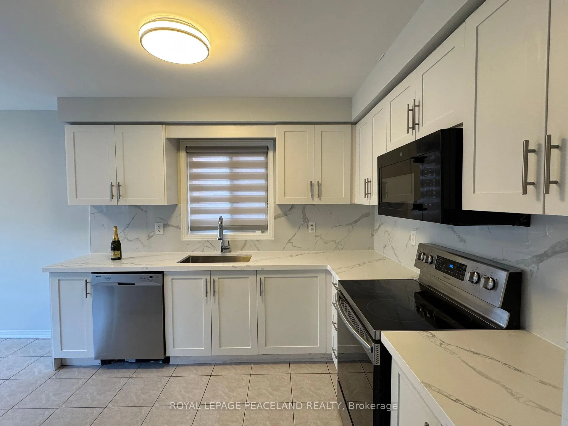 Photo 4 of 145 Argento Crescent, Vaughan, Vellore Village — HOMEH