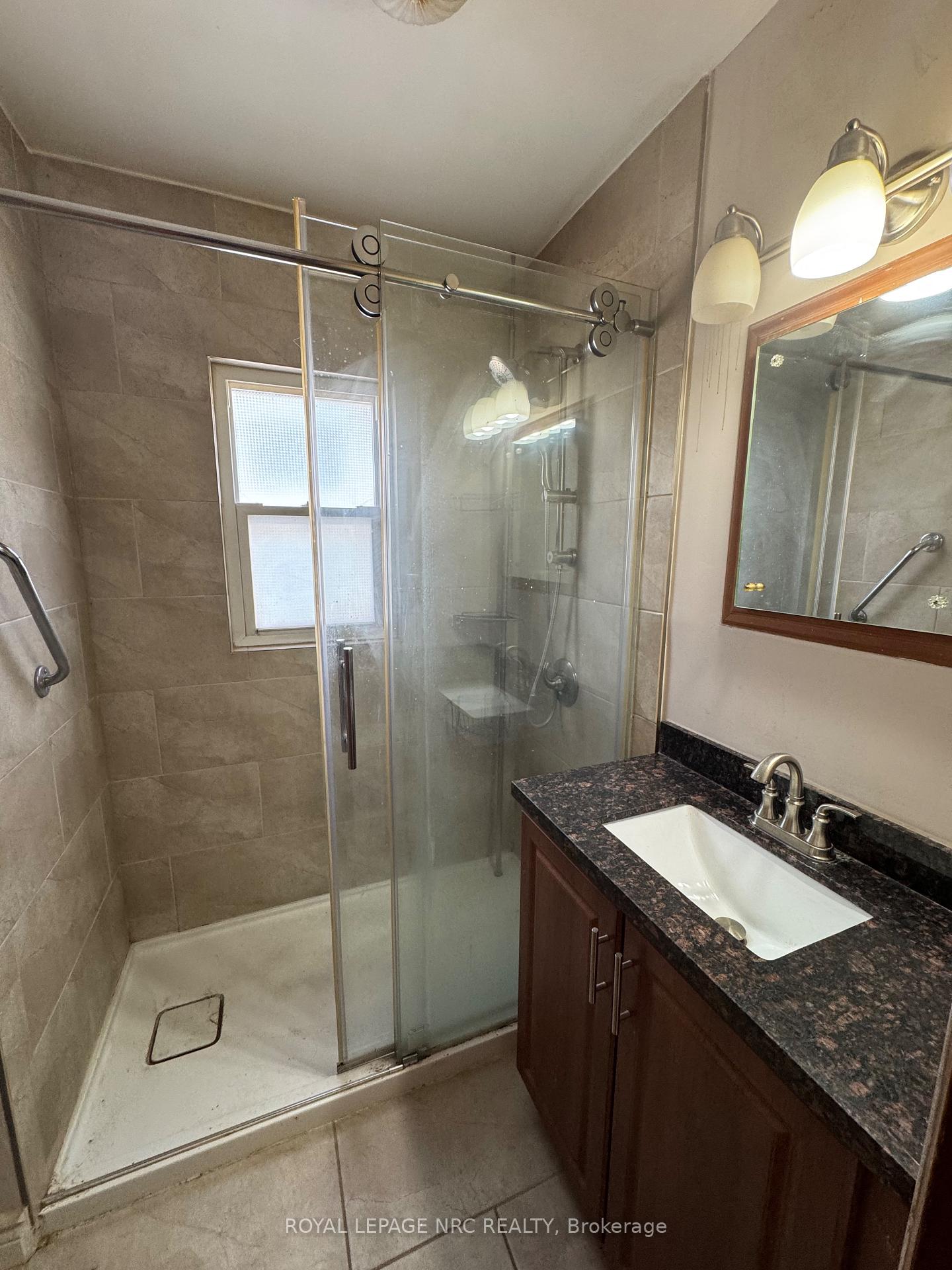 Photo 12 of 3 Eastbourne Avenue, St. Catharines, Facer — HOMEH