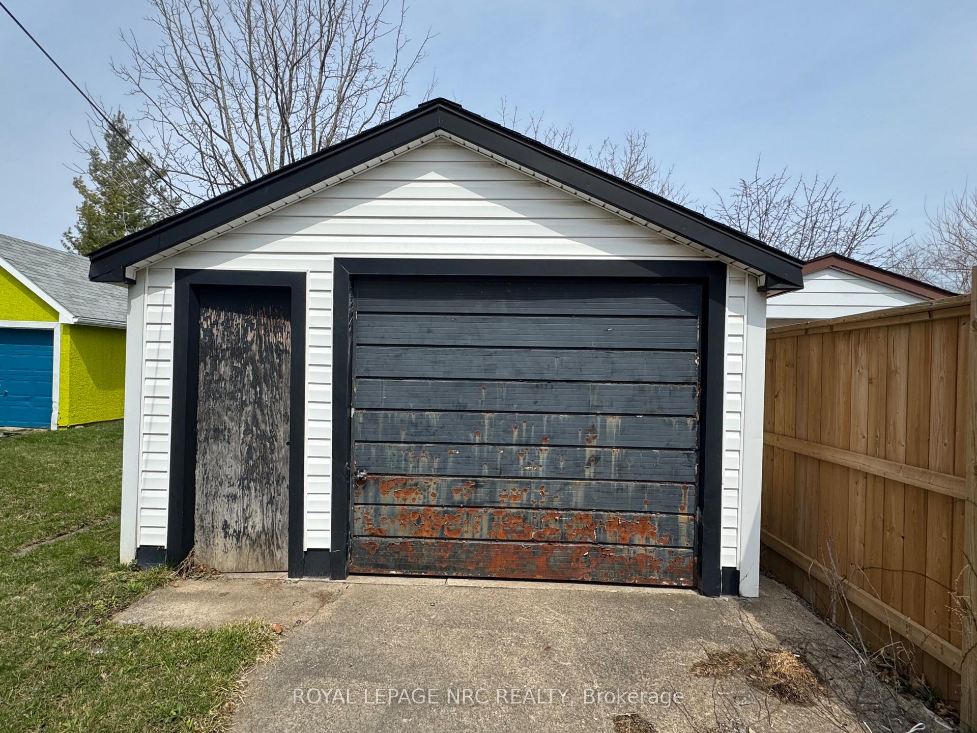 Photo 18 of 3 Eastbourne Avenue, St. Catharines, Facer — HOMEH