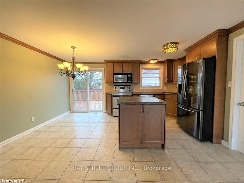 Photo 3 of Unit Main, 75 Bula Drive, St. Catharines, Lakeport — HOMEH