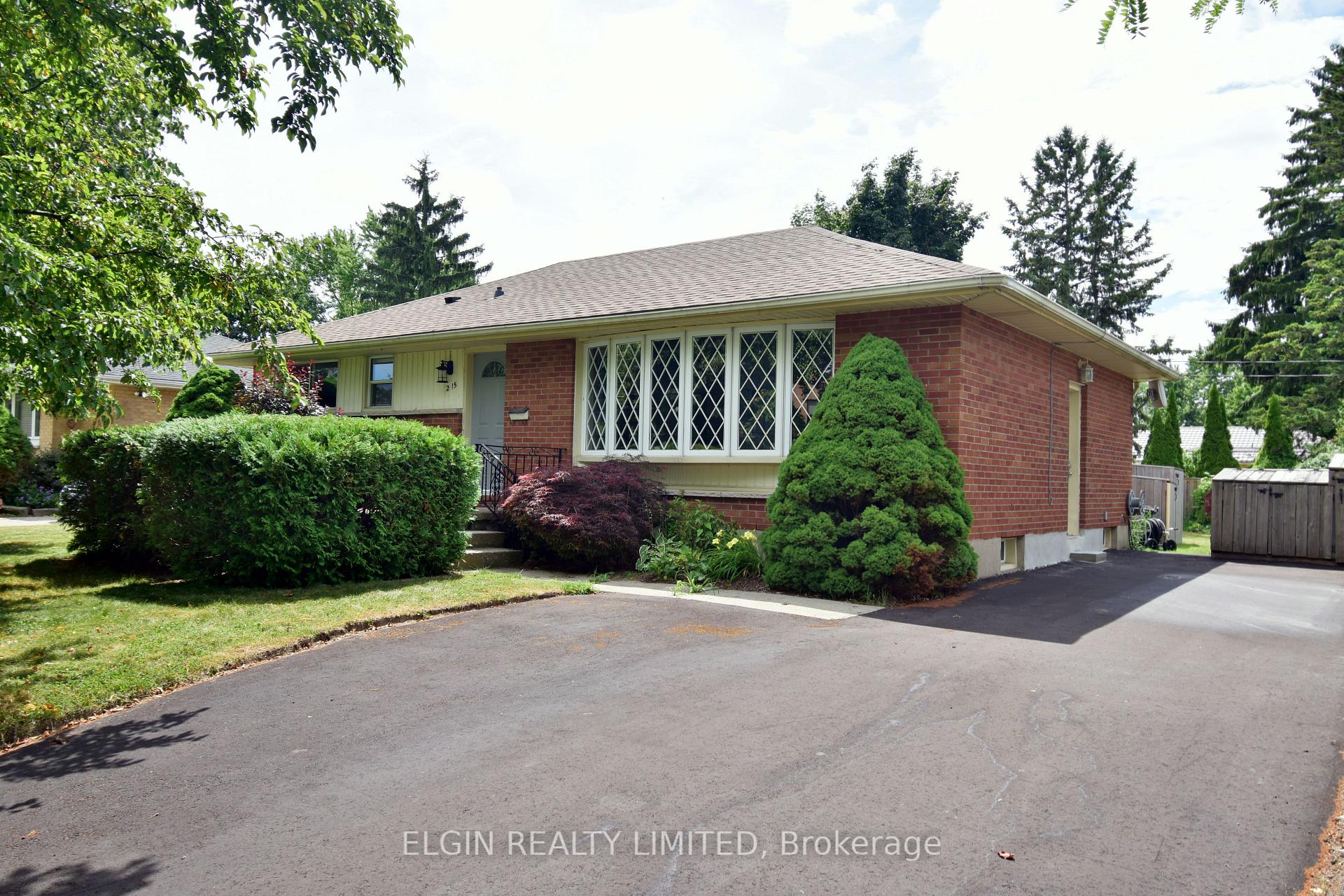 Photo 1 of 215 First Avenue, St. Thomas — HOMEH