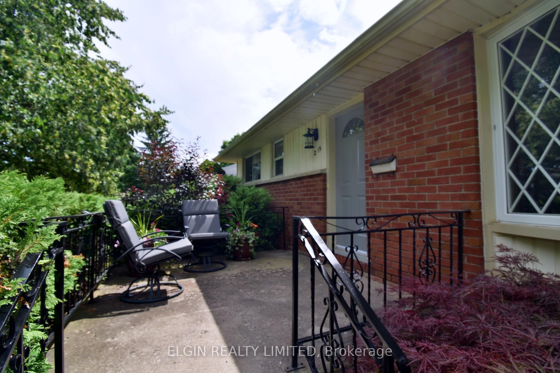 Photo 2 of 215 First Avenue, St. Thomas — HOMEH