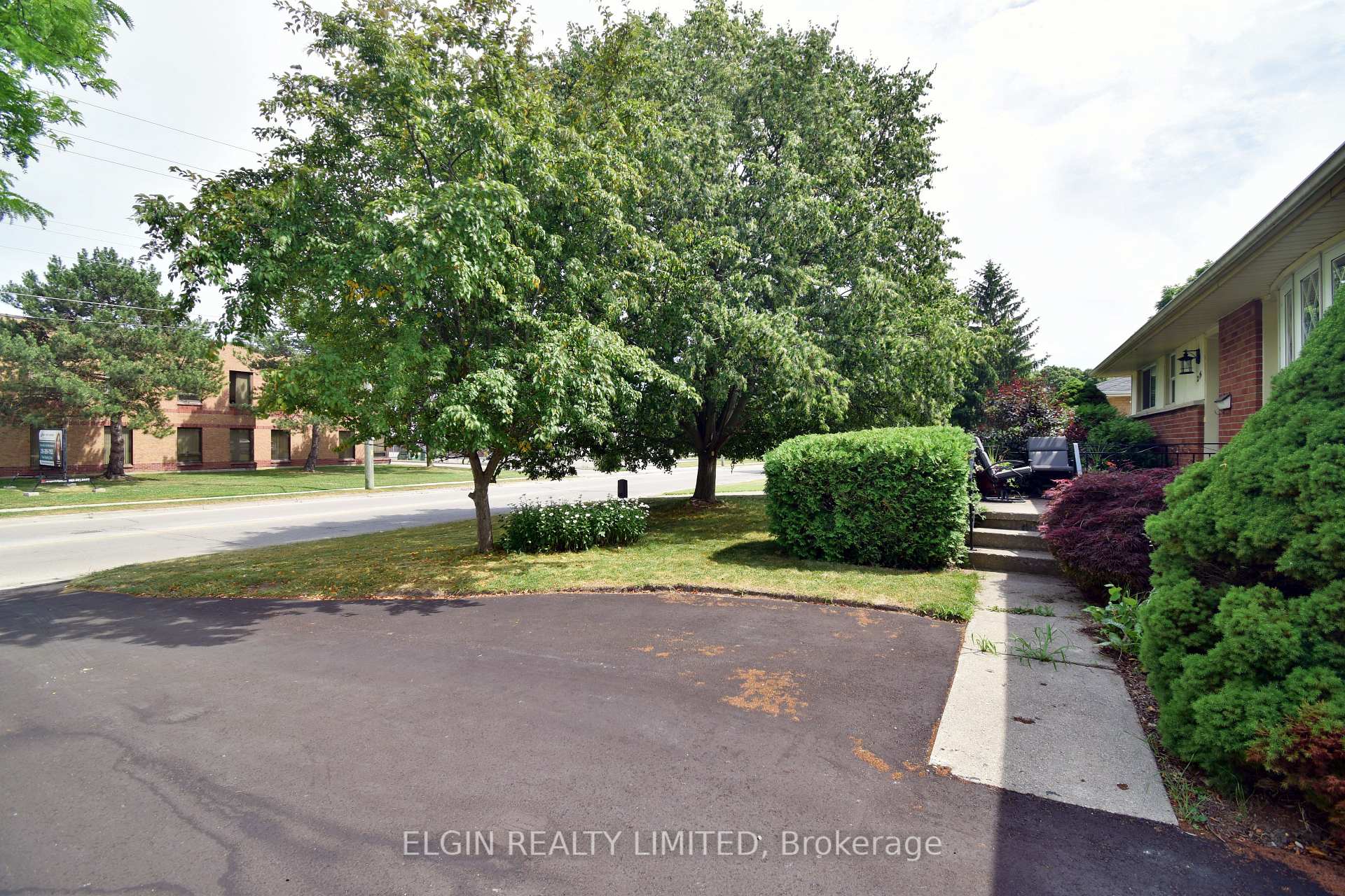 Photo 4 of 215 First Avenue, St. Thomas — HOMEH