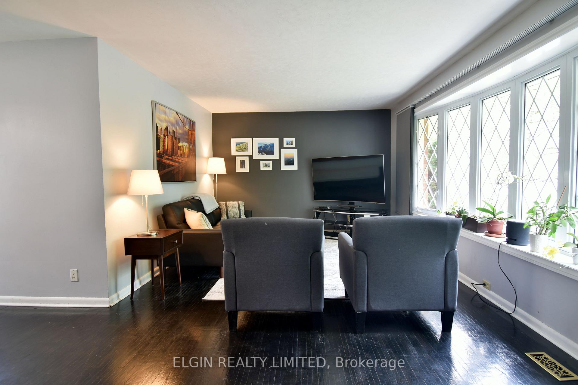 Photo 5 of 215 First Avenue, St. Thomas — HOMEH