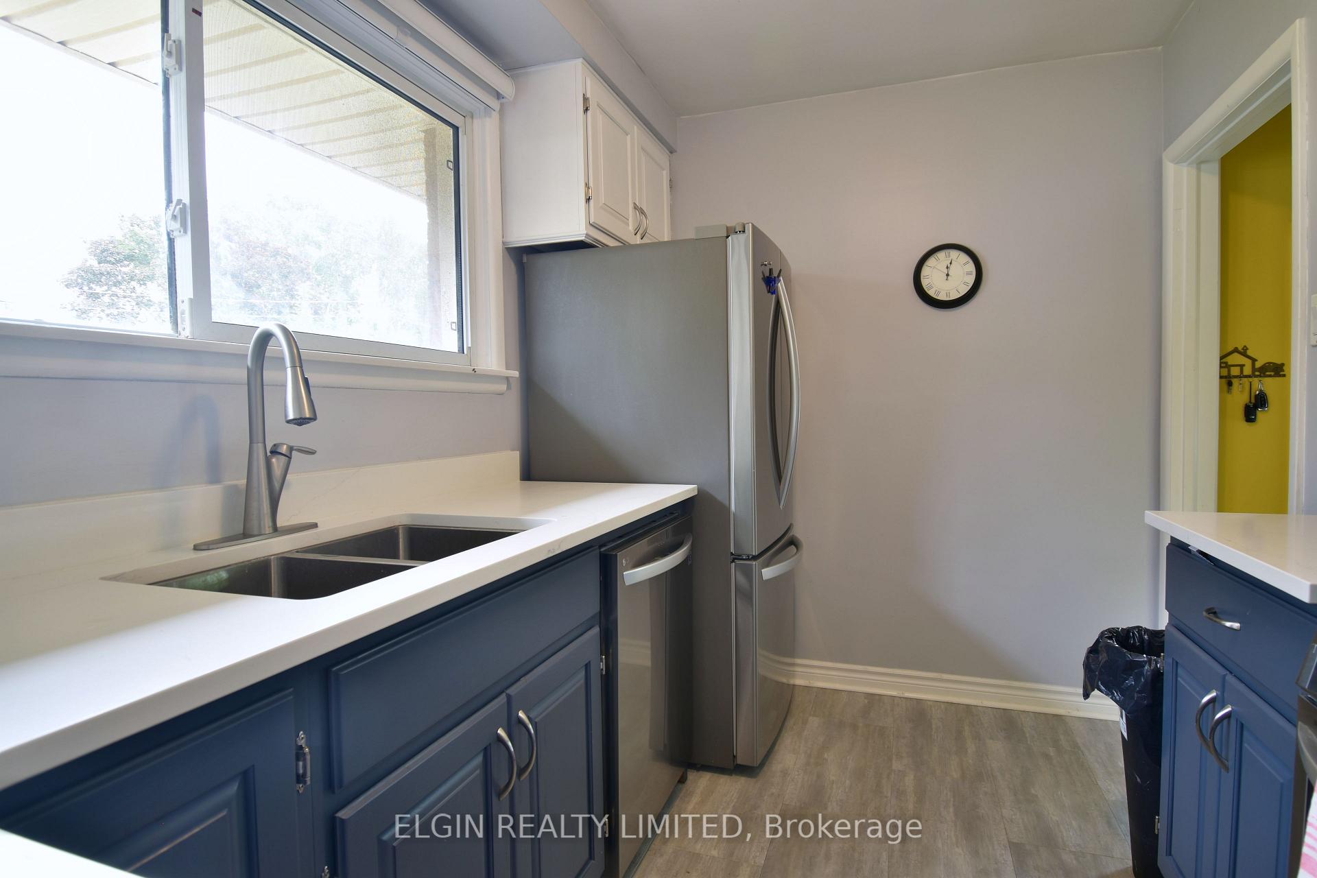 Photo 10 of 215 First Avenue, St. Thomas — HOMEH