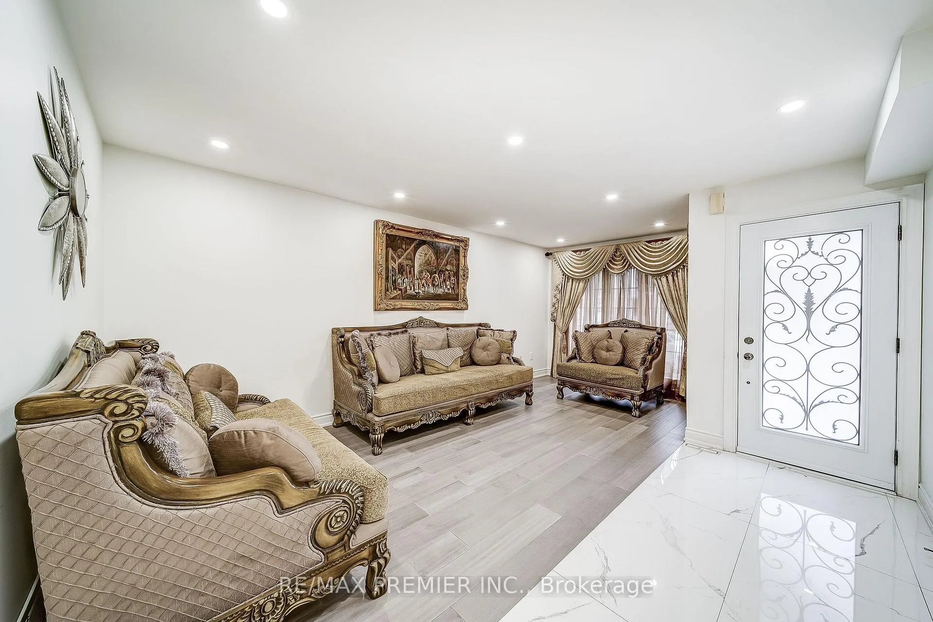 Photo 5 of 22 Canvasback Drive, Vaughan, Vellore Village — HOMEH