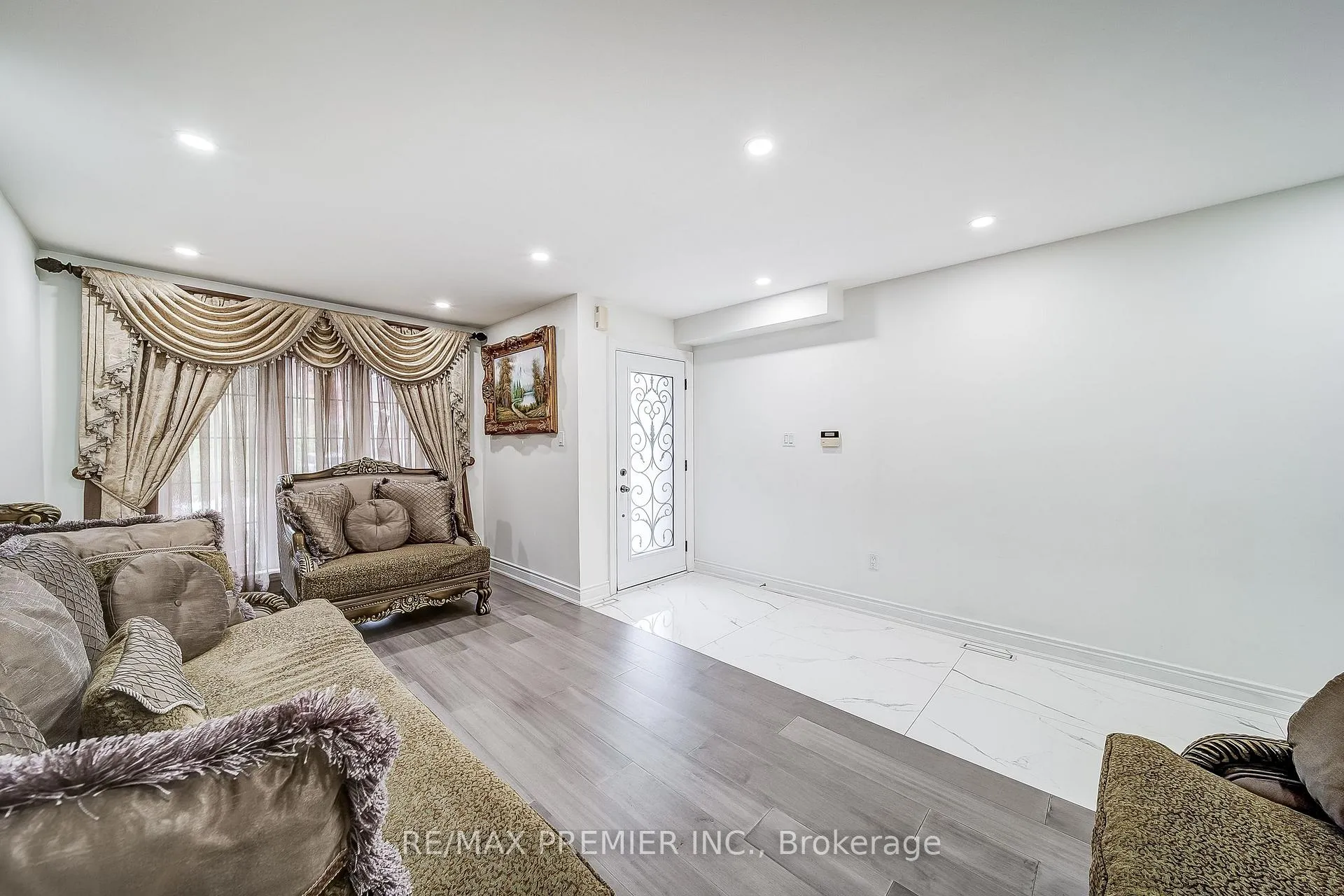 Photo 6 of 22 Canvasback Drive, Vaughan, Vellore Village — HOMEH