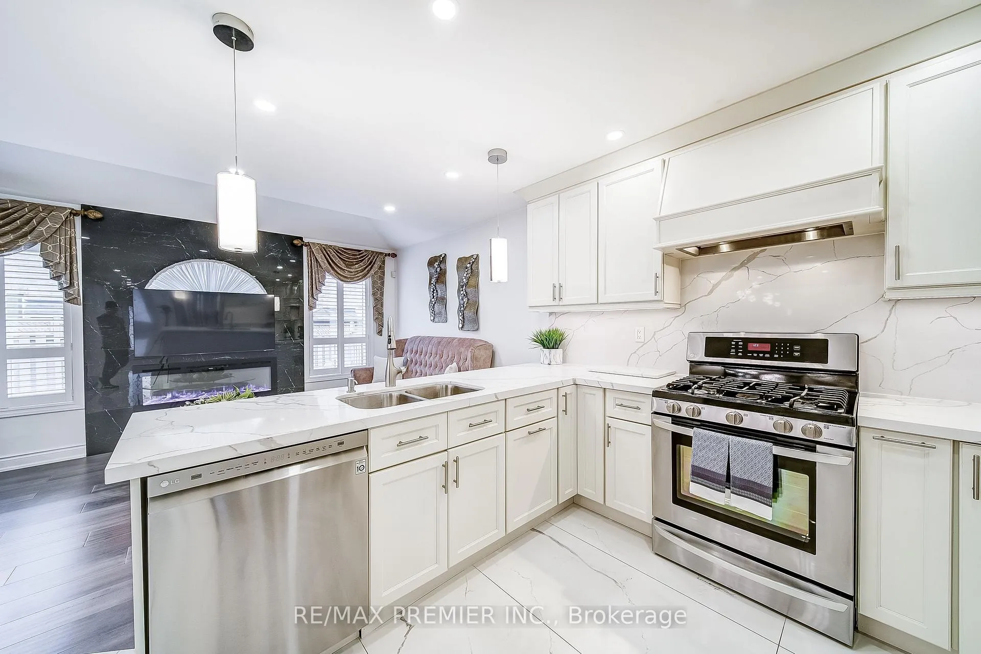 Photo 15 of 22 Canvasback Drive, Vaughan, Vellore Village — HOMEH