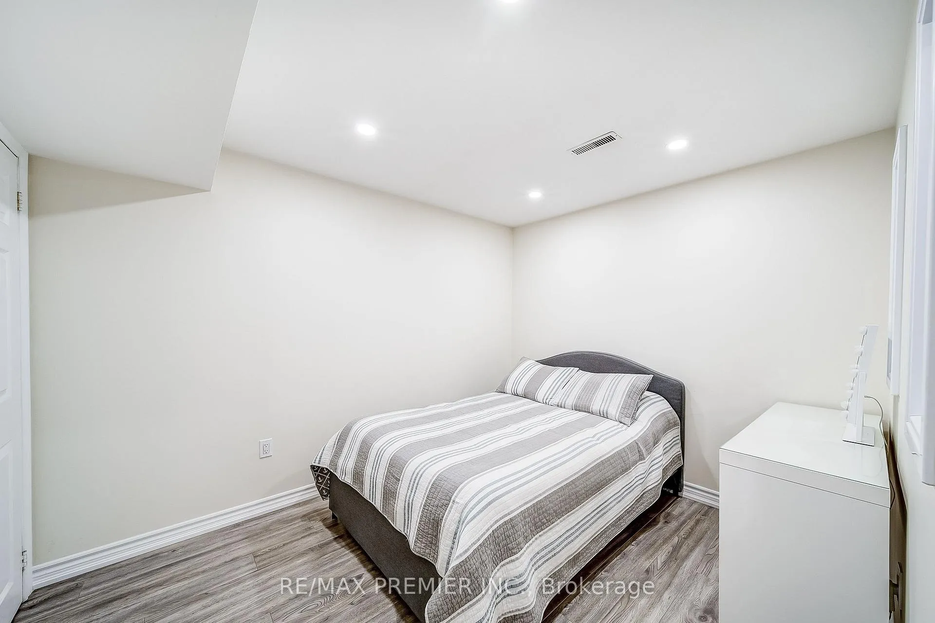 Photo 42 of 22 Canvasback Drive, Vaughan, Vellore Village — HOMEH