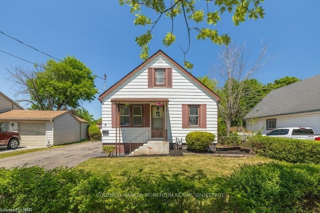 Photo 2 of 3 Ivy Avenue, St. Catharines, Secord Woods — HOMEH