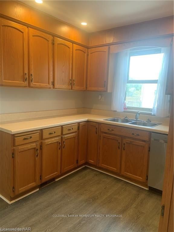 Photo 13 of 3 Ivy Avenue, St. Catharines, Secord Woods — HOMEH