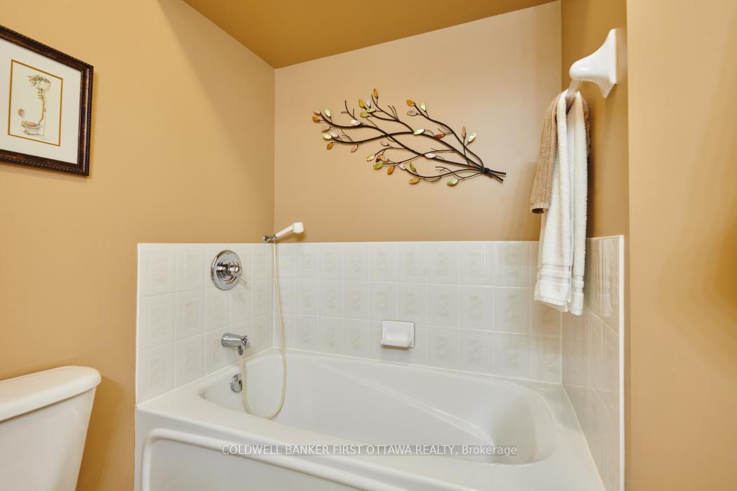 Photo 21 of 39 Sable Run Drive, Ottawa, Stittsville (Central) — HOMEH