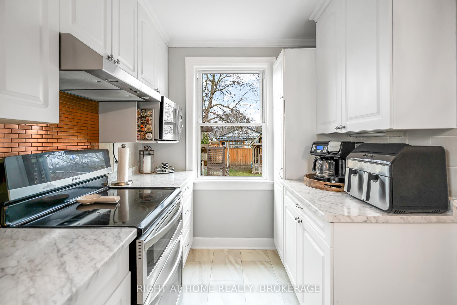Photo 10 of 490 Geneva Street, St. Catharines, Vine/Linwell — HOMEH