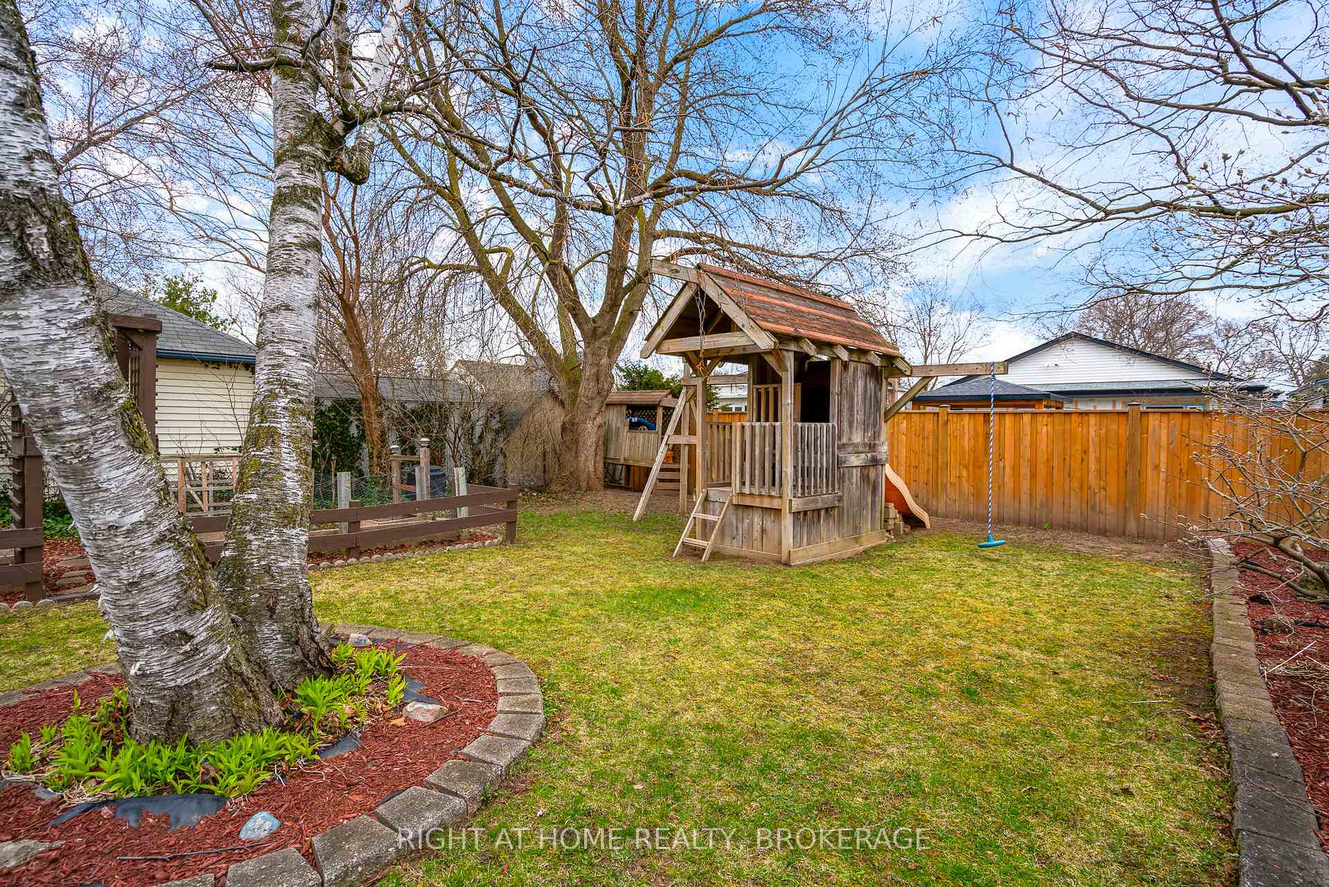 Photo 33 of 490 Geneva Street, St. Catharines, Vine/Linwell — HOMEH