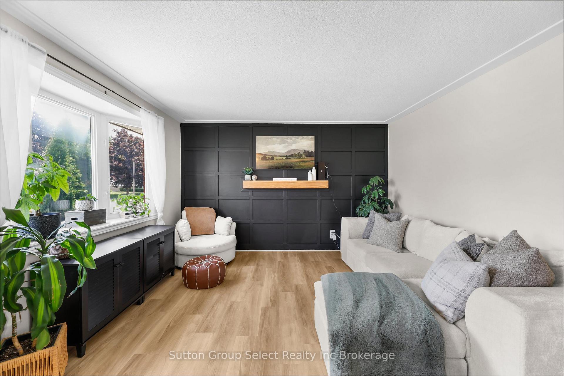 Photo 3 of 25 Laurier Road, St. Thomas — HOMEH
