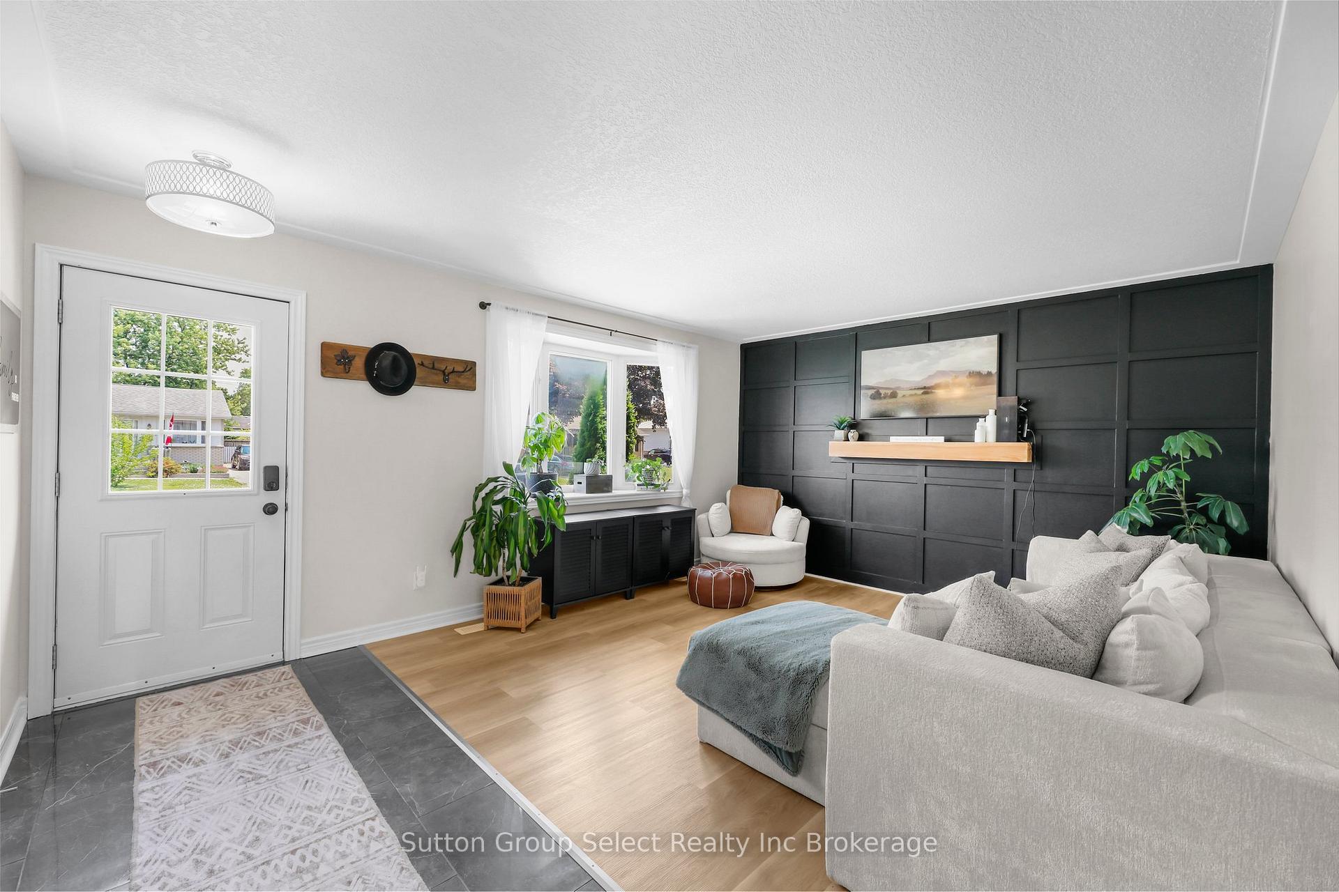 Photo 4 of 25 Laurier Road, St. Thomas — HOMEH