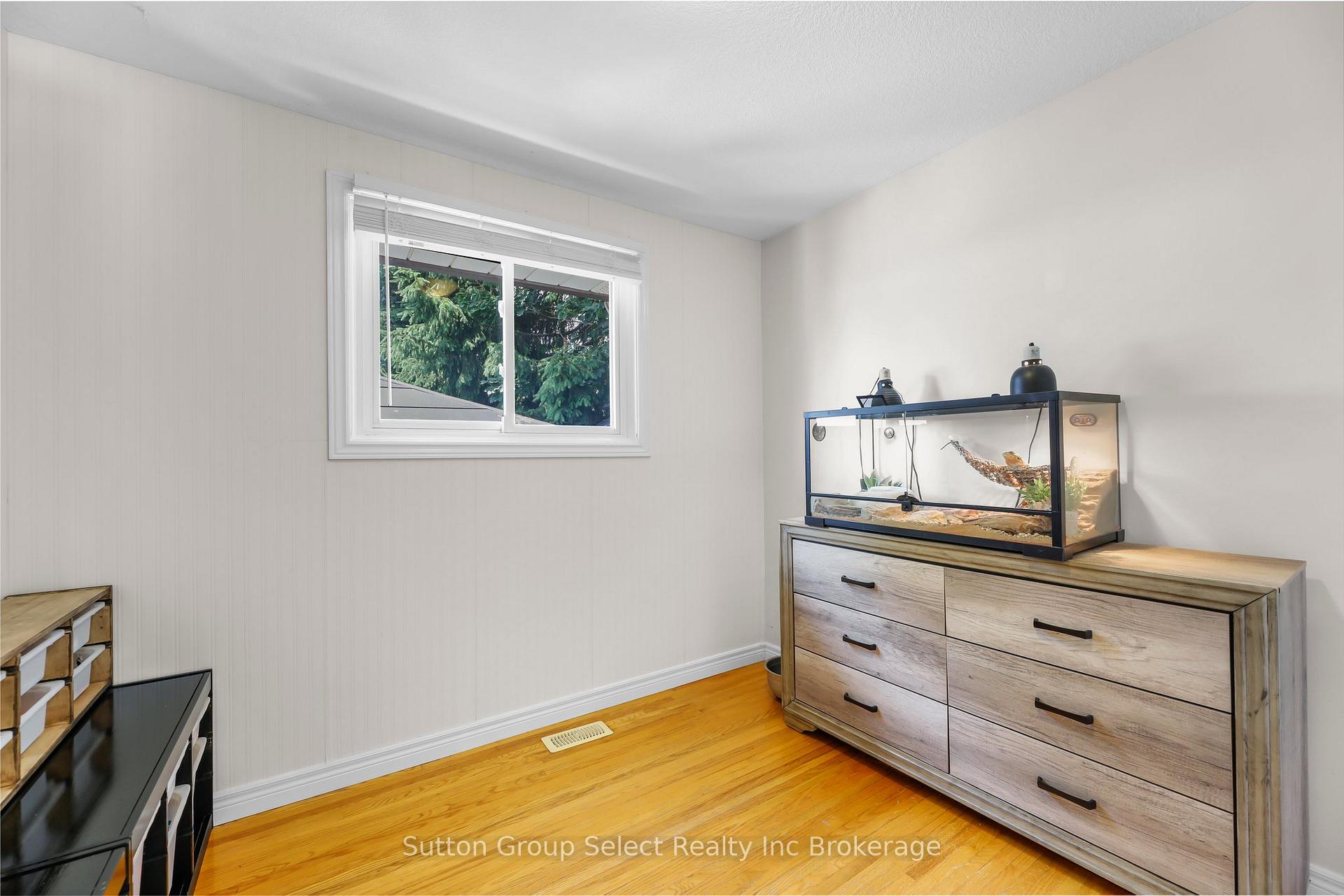 Photo 16 of 25 Laurier Road, St. Thomas — HOMEH
