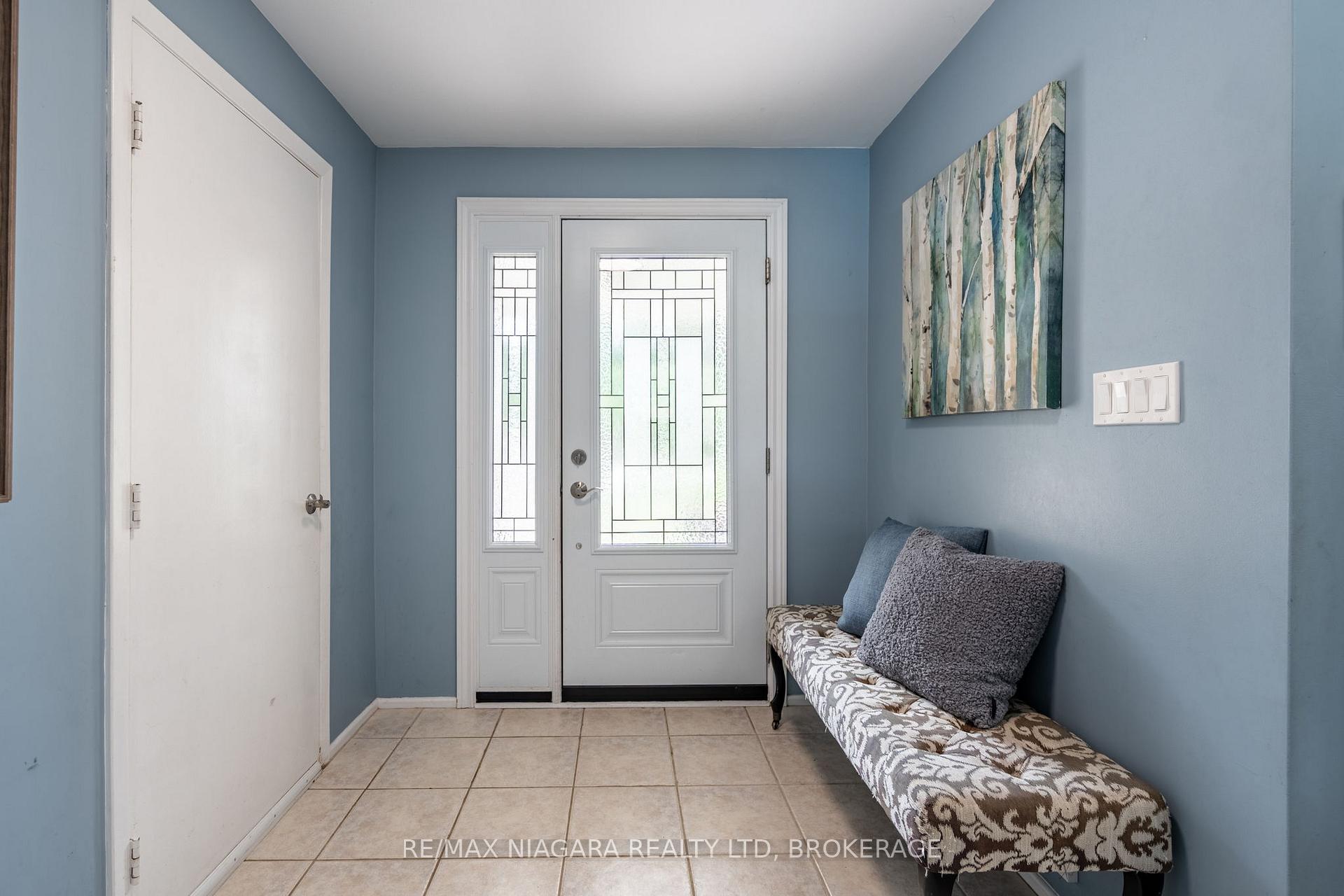 Photo 5 of 7 Royal Oak Drive, St. Catharines, Martindale Pond — HOMEH