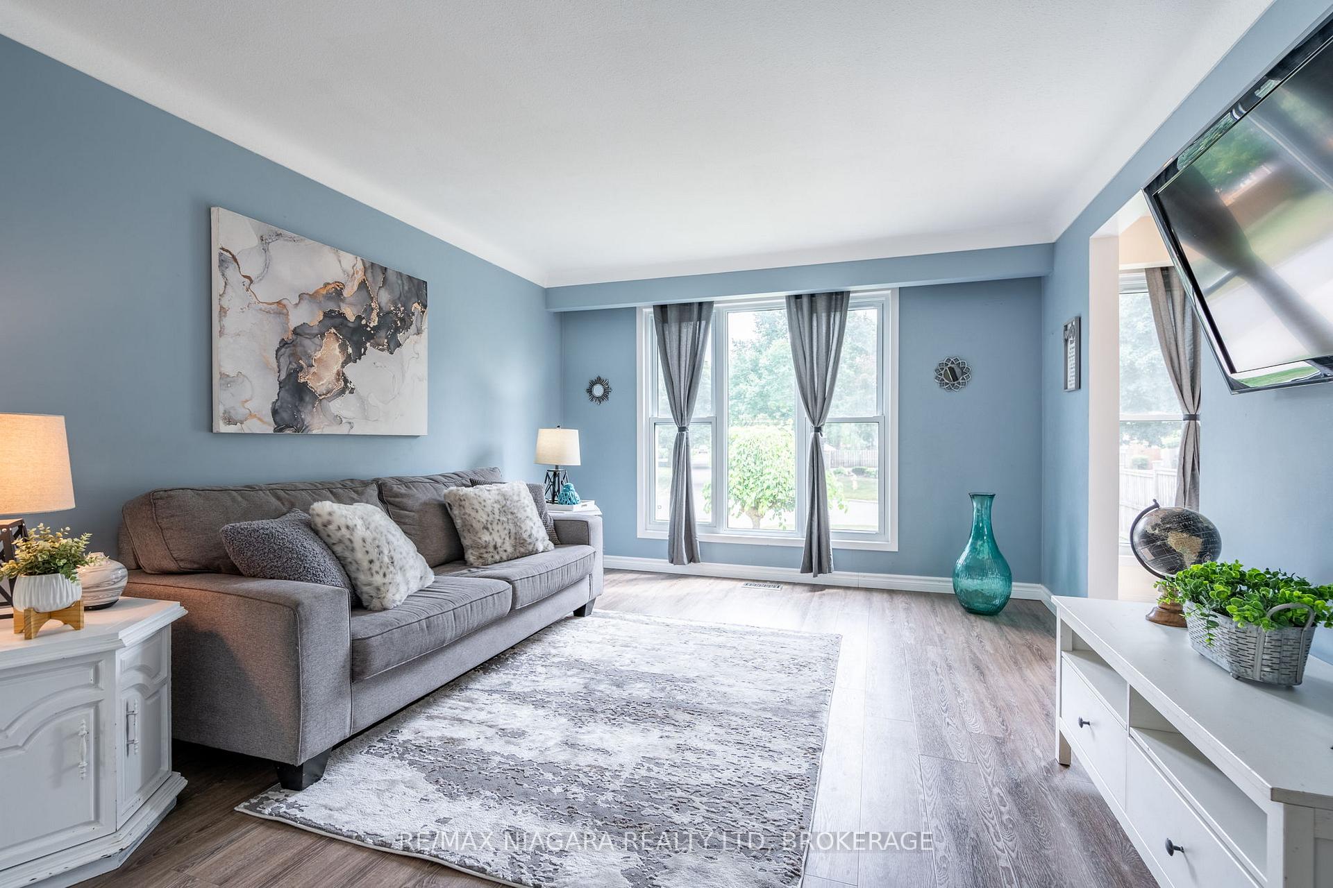 Photo 7 of 7 Royal Oak Drive, St. Catharines, Martindale Pond — HOMEH