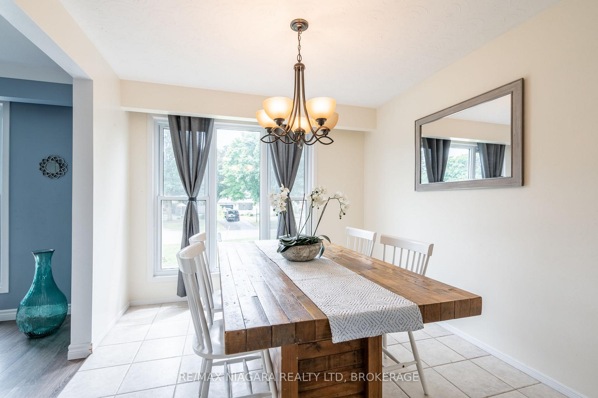 Photo 8 of 7 Royal Oak Drive, St. Catharines, Martindale Pond — HOMEH
