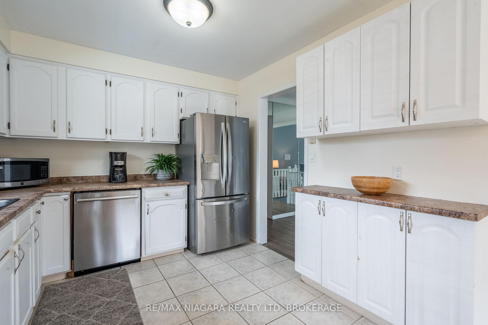 Photo 12 of 7 Royal Oak Drive, St. Catharines, Martindale Pond — HOMEH