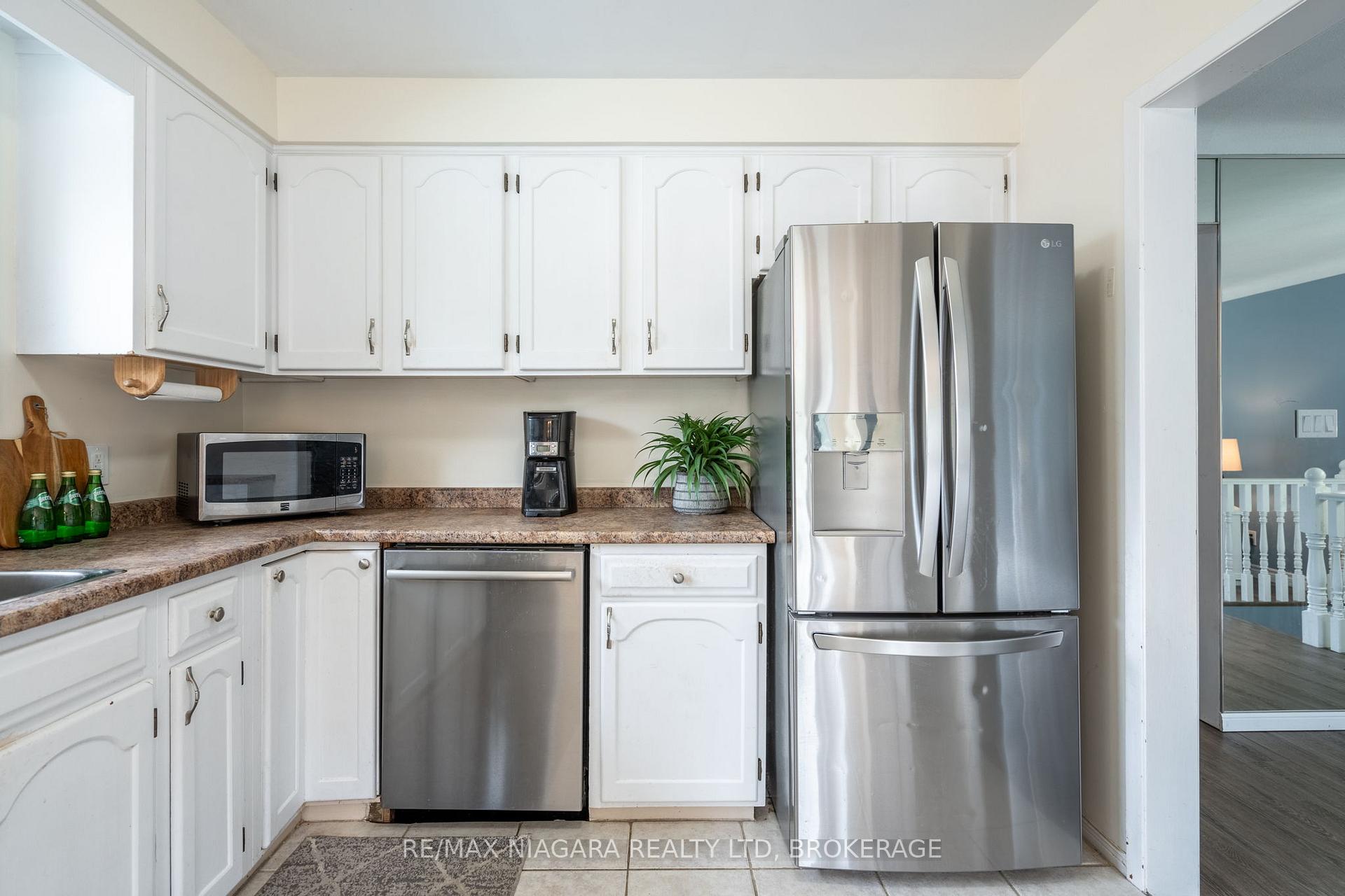 Photo 13 of 7 Royal Oak Drive, St. Catharines, Martindale Pond — HOMEH