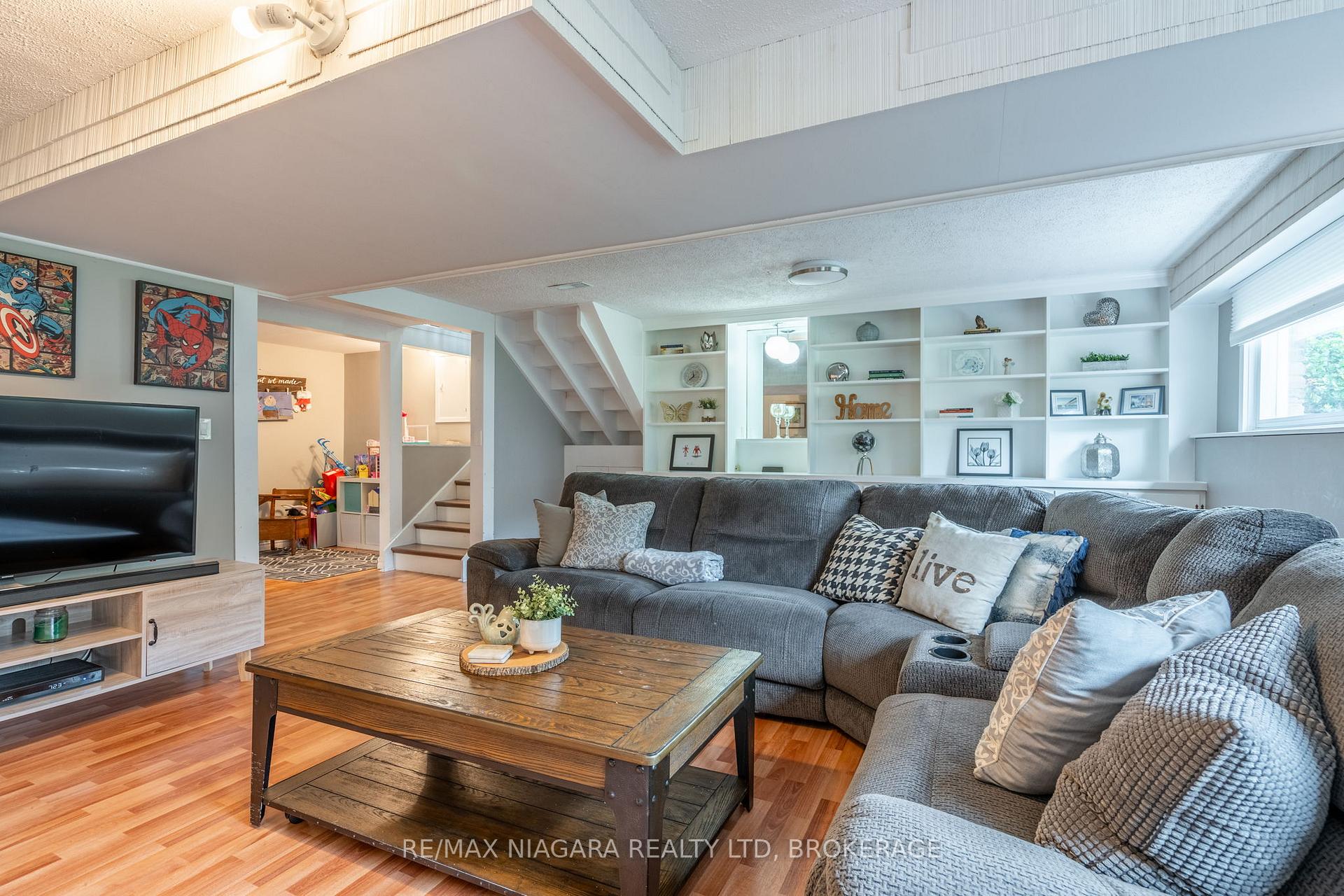 Photo 24 of 7 Royal Oak Drive, St. Catharines, Martindale Pond — HOMEH