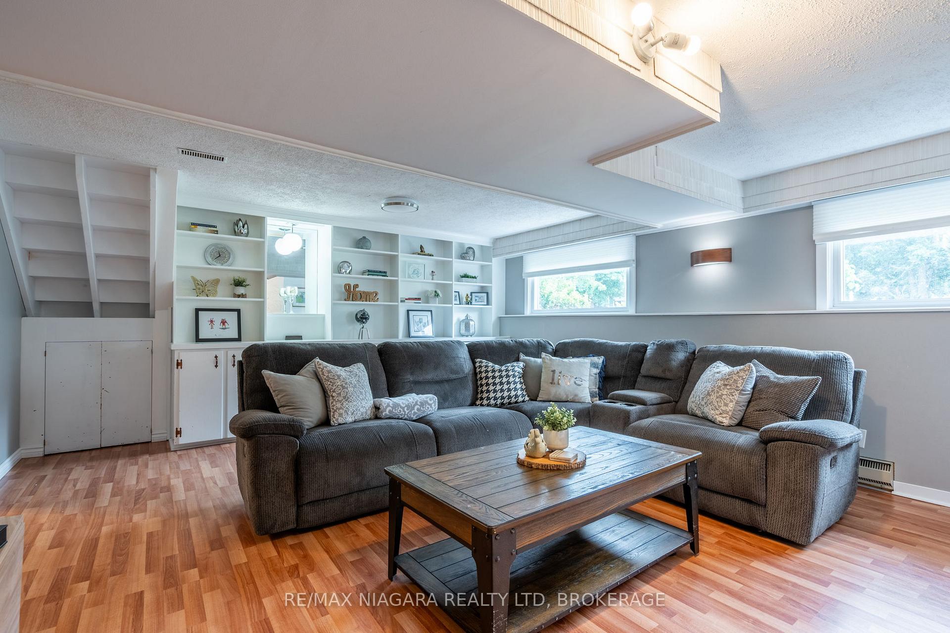 Photo 25 of 7 Royal Oak Drive, St. Catharines, Martindale Pond — HOMEH