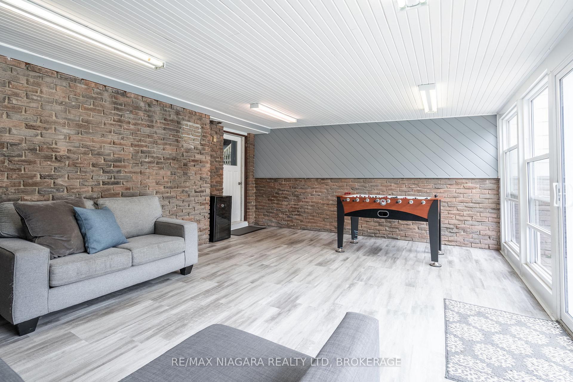 Photo 30 of 7 Royal Oak Drive, St. Catharines, Martindale Pond — HOMEH