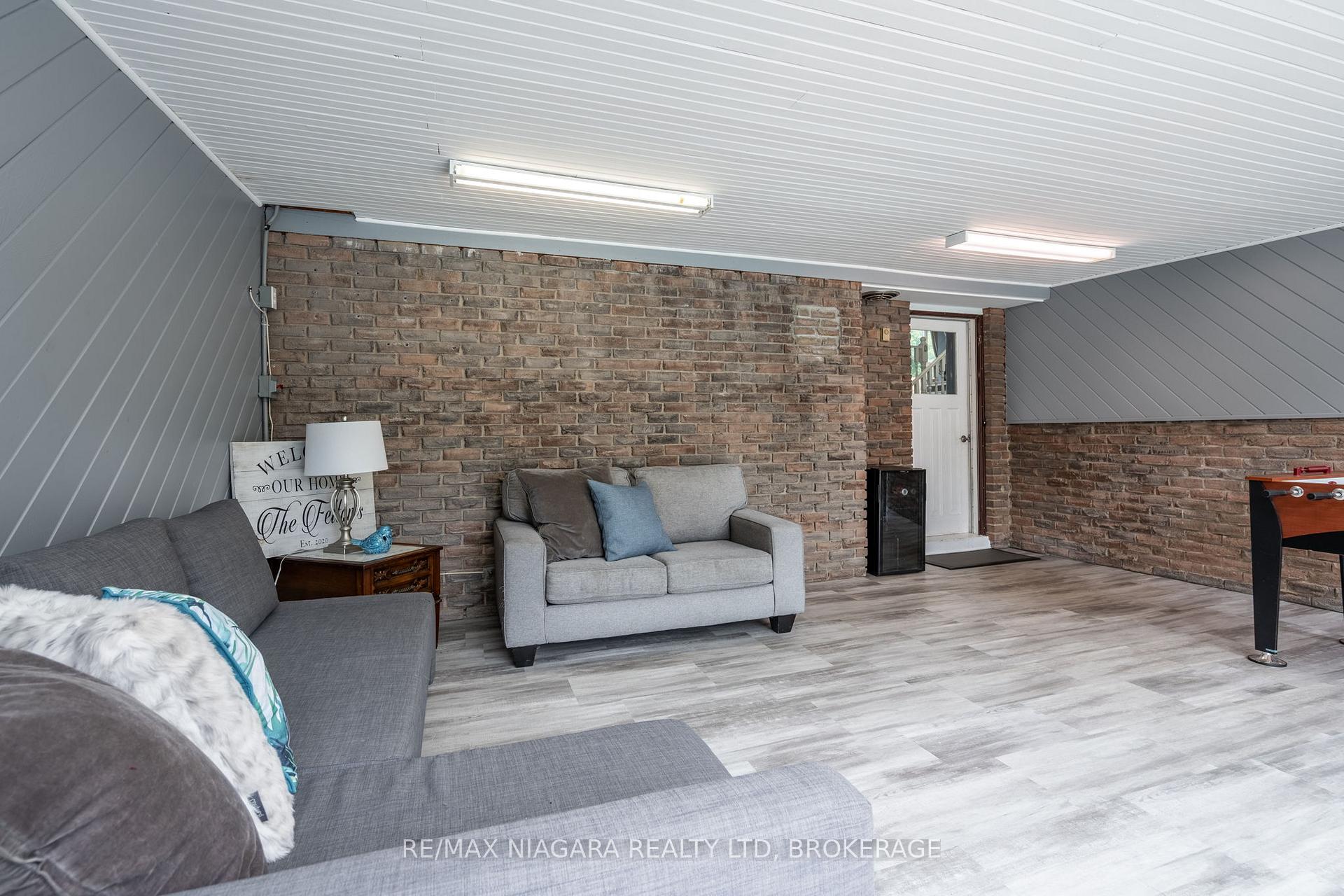 Photo 31 of 7 Royal Oak Drive, St. Catharines, Martindale Pond — HOMEH
