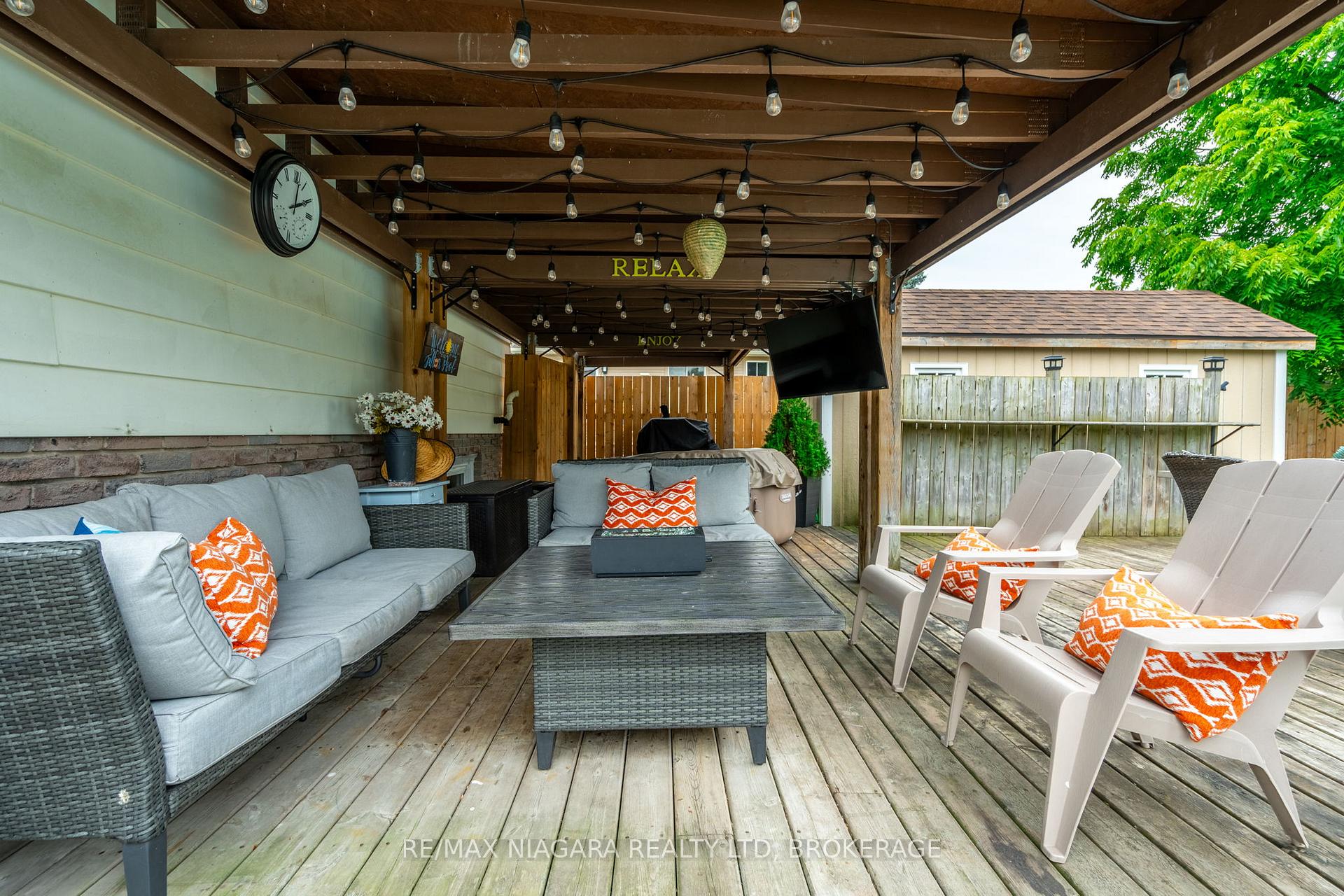 Photo 32 of 7 Royal Oak Drive, St. Catharines, Martindale Pond — HOMEH