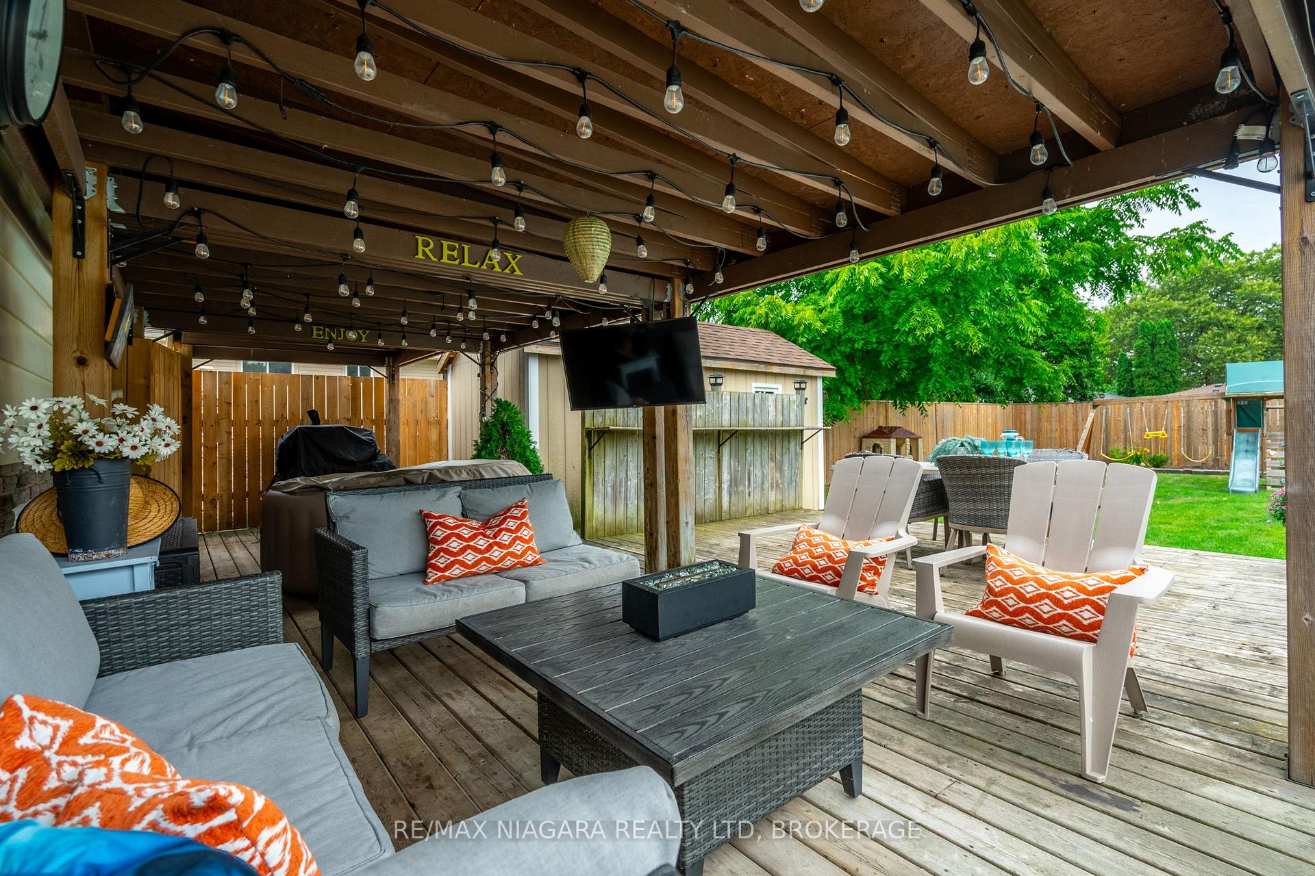 Photo 33 of 7 Royal Oak Drive, St. Catharines, Martindale Pond — HOMEH