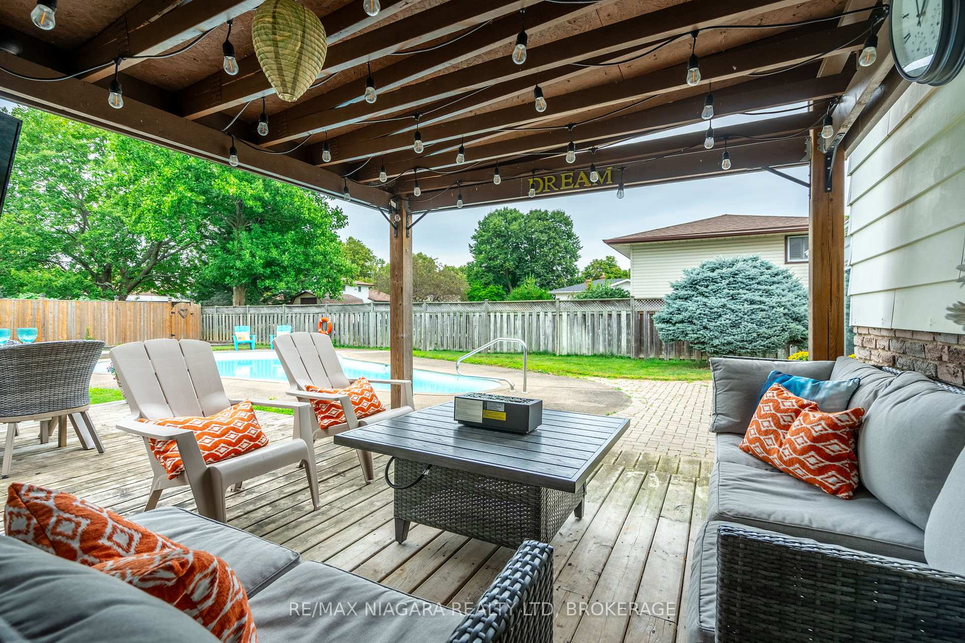 Photo 34 of 7 Royal Oak Drive, St. Catharines, Martindale Pond — HOMEH