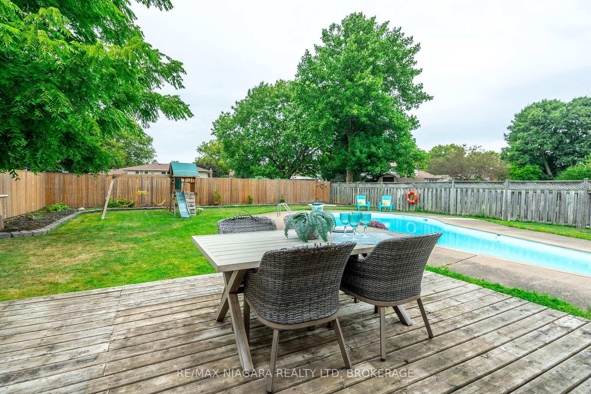 Photo 35 of 7 Royal Oak Drive, St. Catharines, Martindale Pond — HOMEH