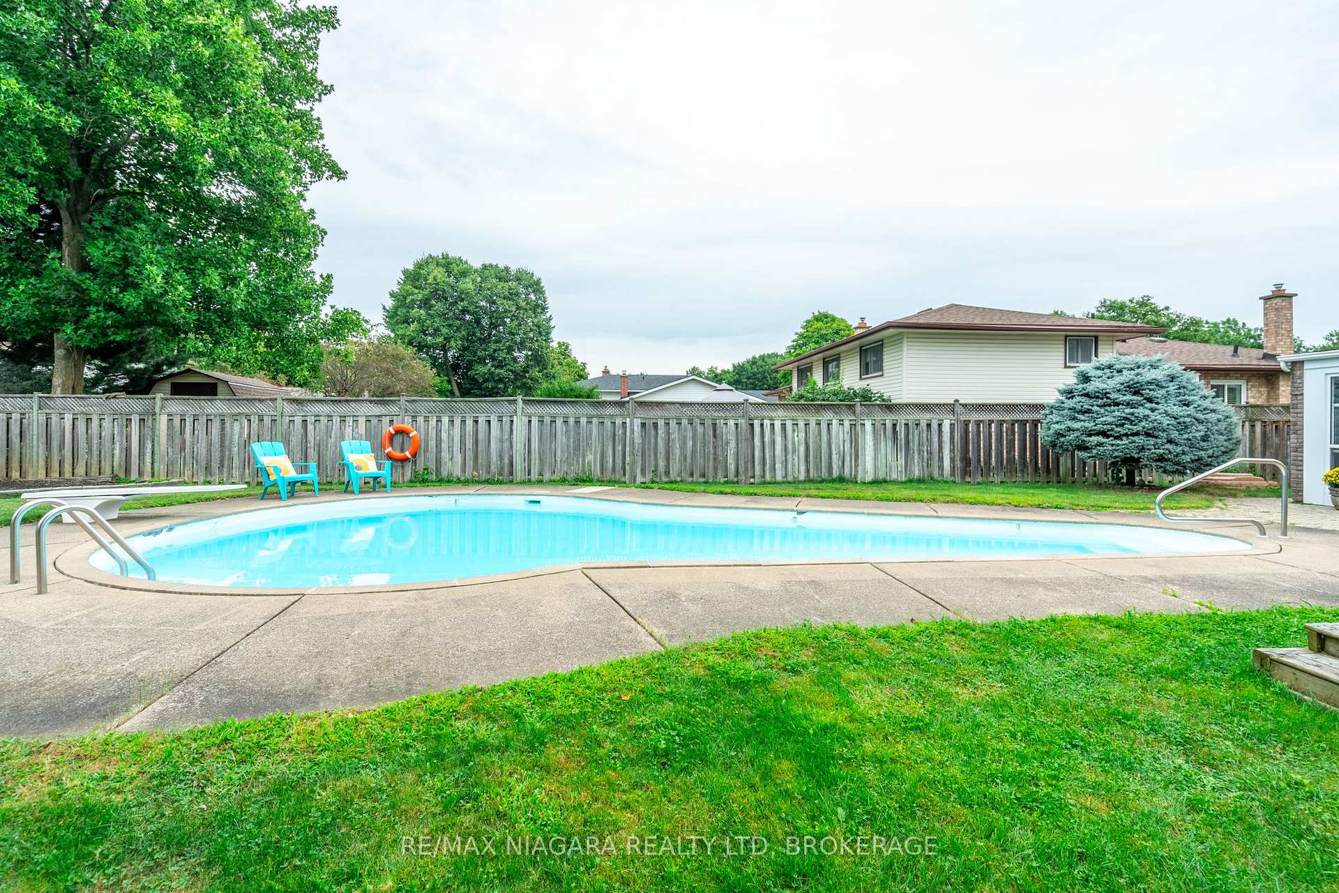 Photo 36 of 7 Royal Oak Drive, St. Catharines, Martindale Pond — HOMEH
